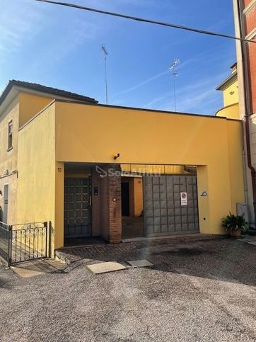 Casa indipendente in residenziale in Via Volano 10