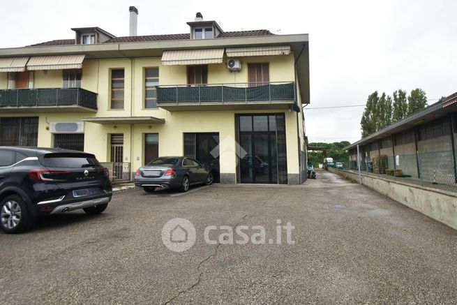 Capannone in commerciale in Via Niccolò Copernico 10