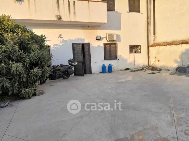 Negozio/locale commerciale in commerciale in Via Statale Appia 132