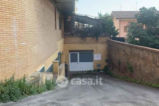 Box/posto auto in residenziale in Via Italo Belardi