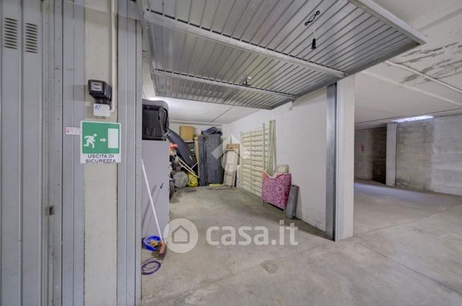 Garage/posto auto in residenziale in Corso Cesare Correnti 77