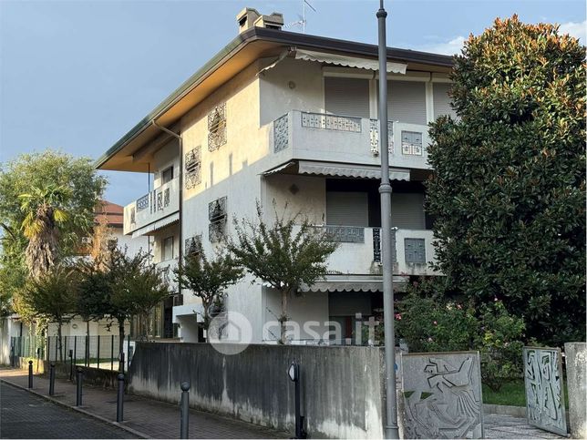 Appartamento in residenziale in Viale Stazione 5