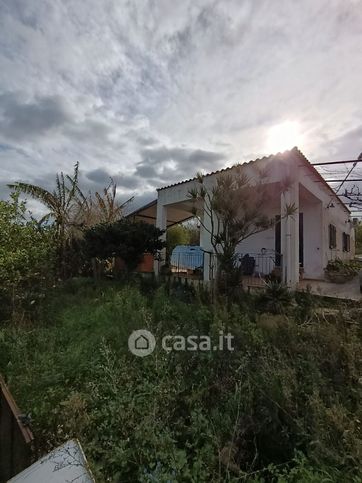 Villa in residenziale in Via Dei Limoni 37