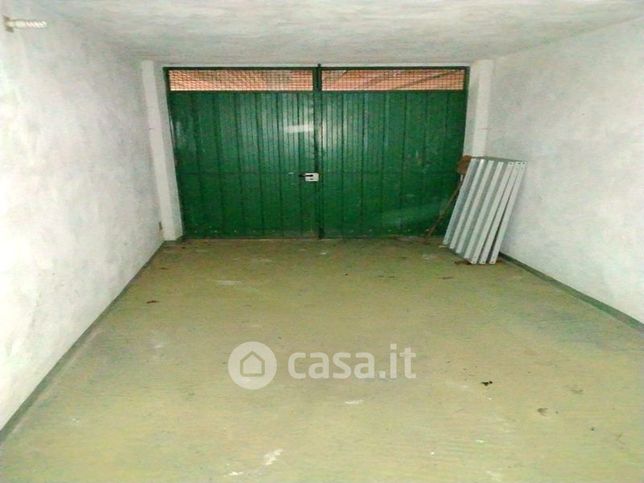 Box/posto auto in residenziale in Via Parma
