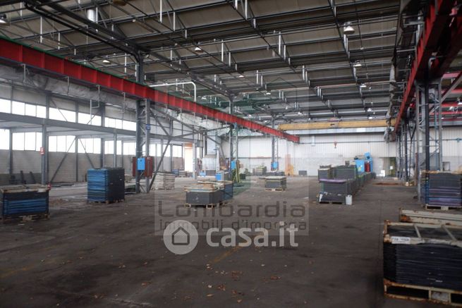 Capannone in commerciale in Via Giovanni Morandi