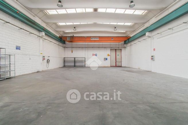 Capannone in commerciale in Via Caduti del Lavoro