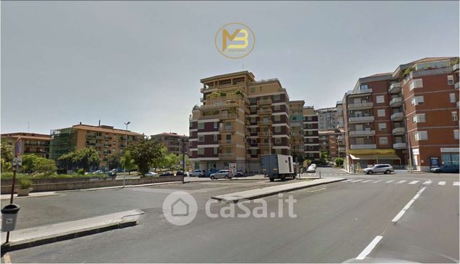 Ufficio in commerciale in Via Fimia 36