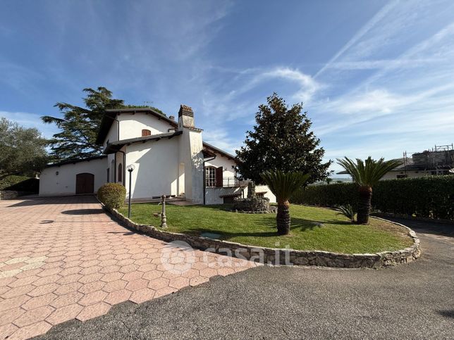 Villa in residenziale in Via Venezia Giulia 51