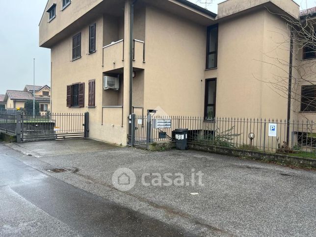 Box/posto auto in residenziale in Via Isonzo 20