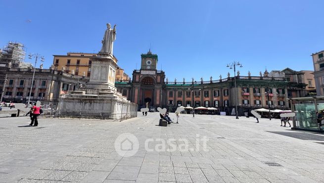 Attivitã /licenza (con o senza mura) in commerciale in Piazza Dante