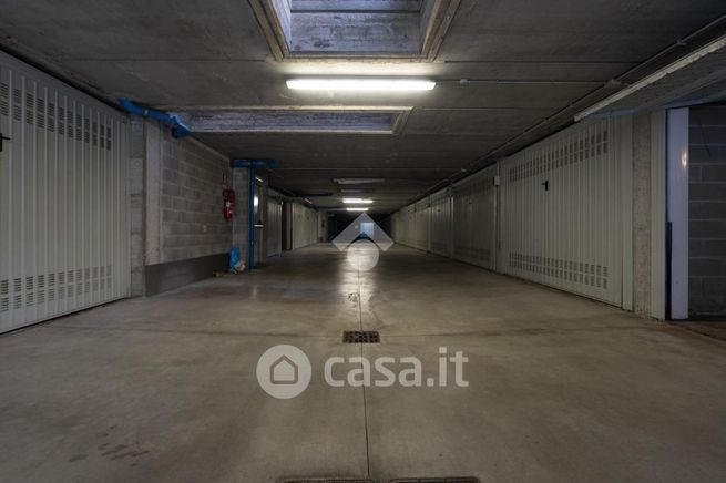 Garage/posto auto in residenziale in Via Cristoforo Colombo 49