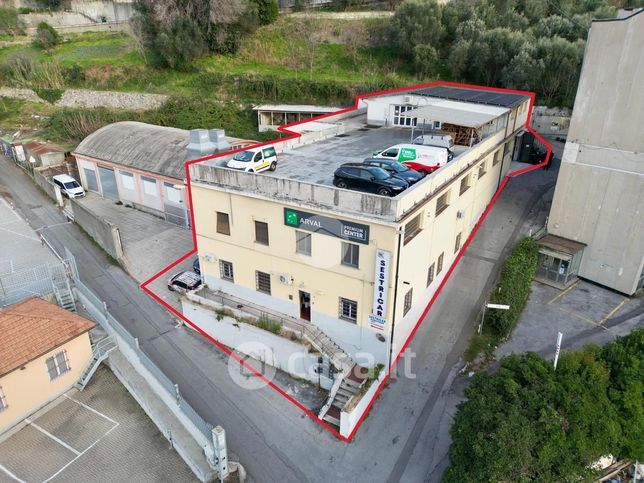 Capannone in commerciale in Via Borzoli 79