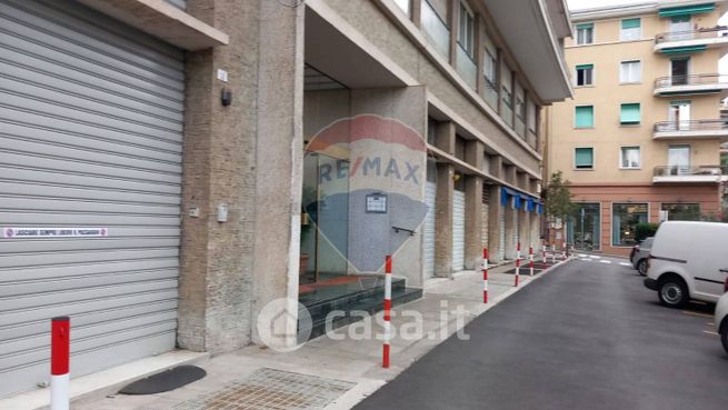 Appartamento in residenziale in Viale Carlo Canepa 12