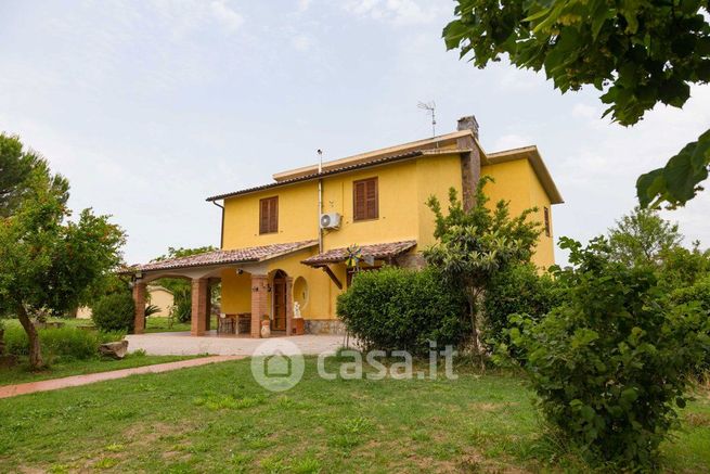 Rustico/casale in residenziale in Strada Provinciale Aquilaia