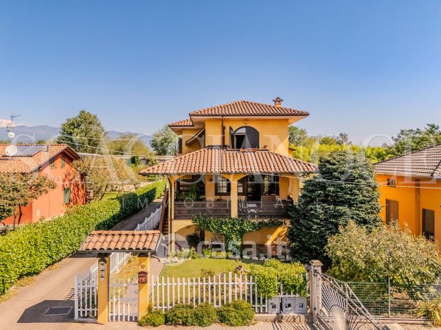 Villa in residenziale in Via Spolina 19