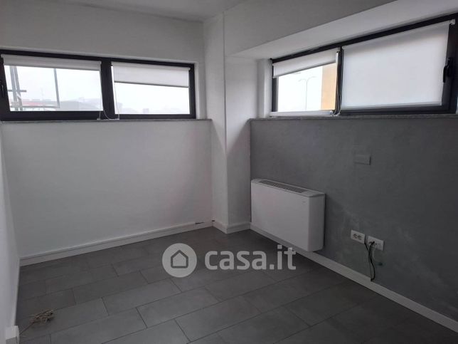 Ufficio in commerciale in Via Emilia Pavese