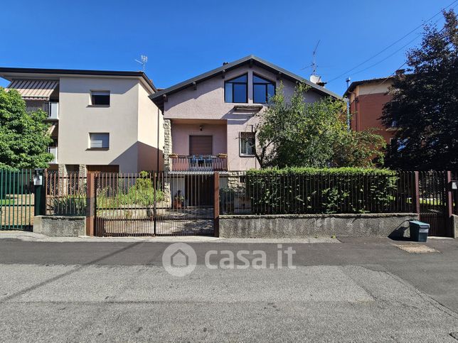 Casa indipendente in residenziale in Via Milano