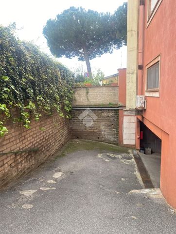 Garage/posto auto in residenziale in Via Firenze 12