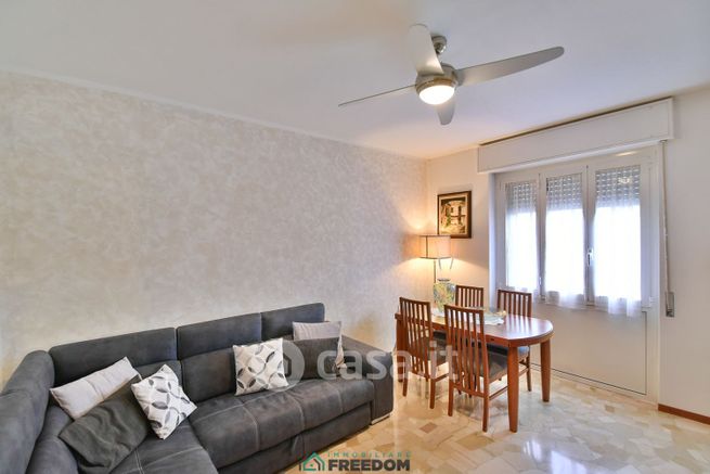 Appartamento in residenziale in Via Monte Bianco 8