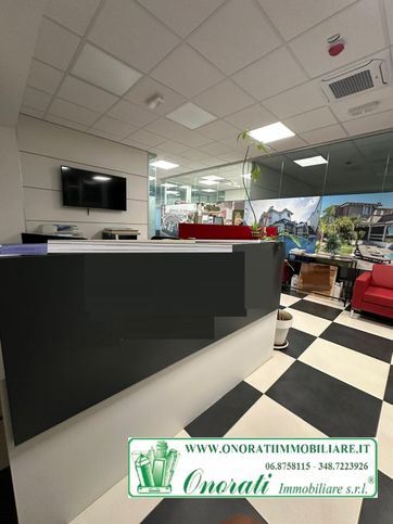 Ufficio in commerciale in Via Lago Dei Tartari