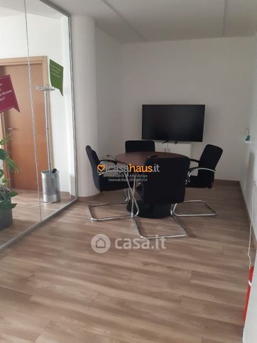 Ufficio in commerciale in Via Crispi
