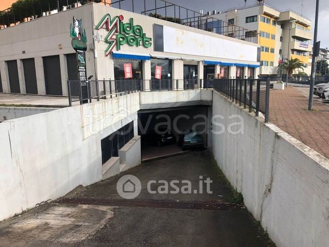 Capannone in commerciale in 