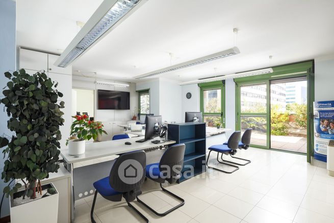 Ufficio in commerciale in 