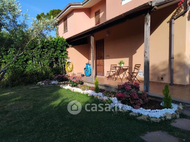 Casa bi/trifamiliare in residenziale in Via Degli Alvethna