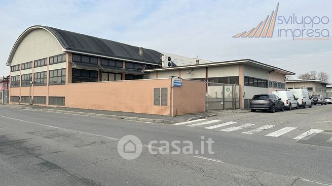 Capannone in commerciale in Via Alberto Martini 1