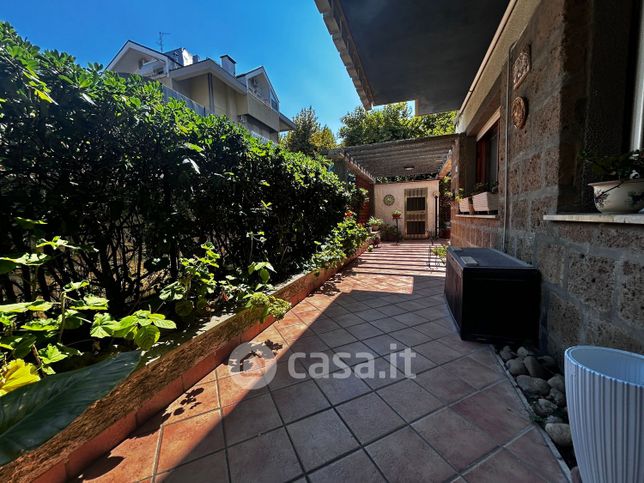 Casa bi/trifamiliare in residenziale in