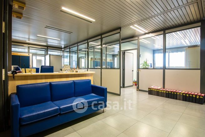 Ufficio in commerciale in Via Andorra 5