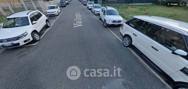 Garage/posto auto in residenziale in Via Ungheria 48