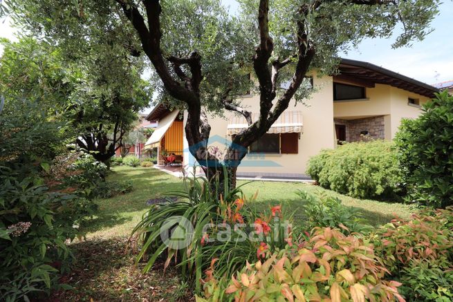 Villa in residenziale in Via del Fante