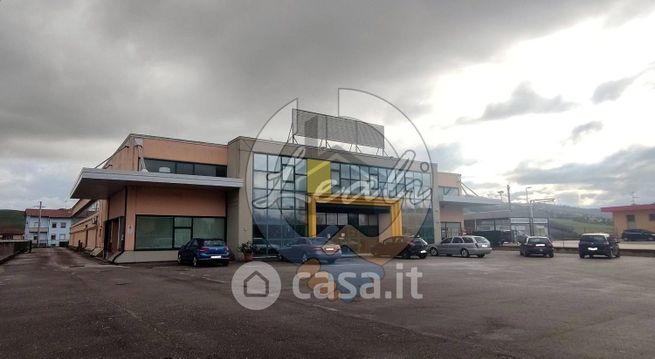 Capannone in commerciale in Via Sandro Pertini 80