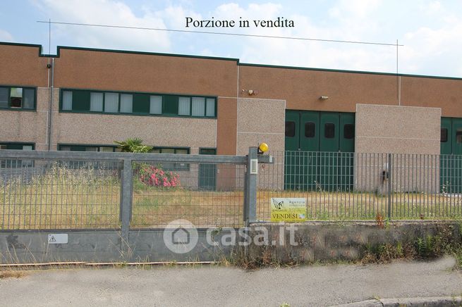 Capannone in commerciale in Via Luigi Einaudi
