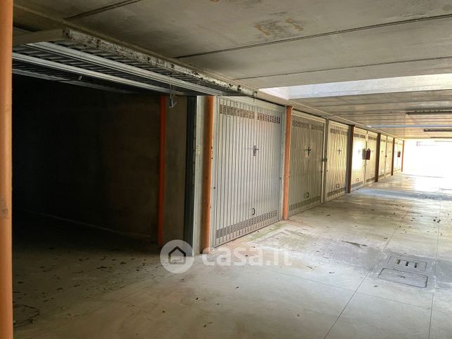 Box/posto auto in residenziale in Via San Zeno