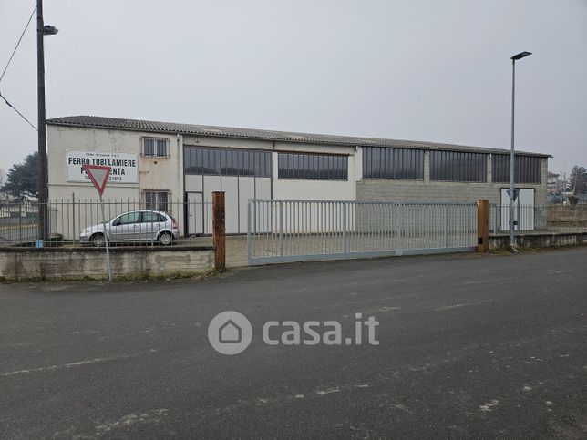 Capannone in commerciale in Strada Sott'Argine 65