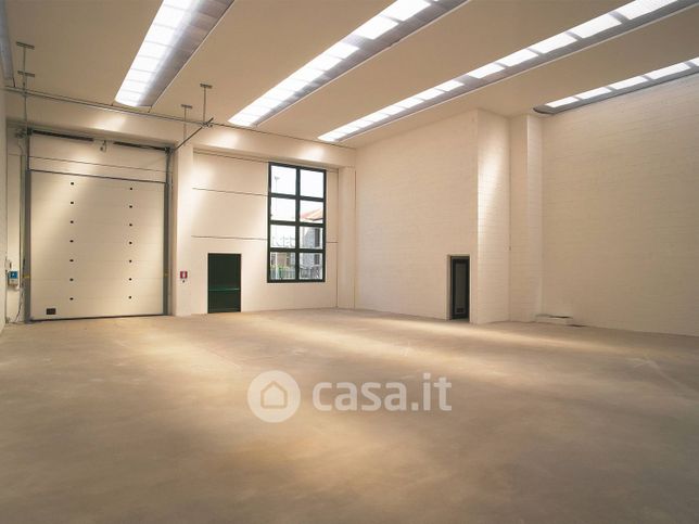 Capannone in commerciale in Via Chemnitz