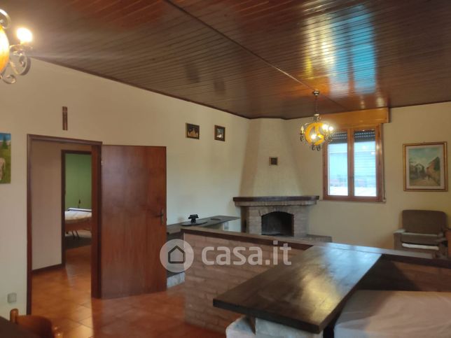 Casa indipendente in residenziale in Via Fossa 20