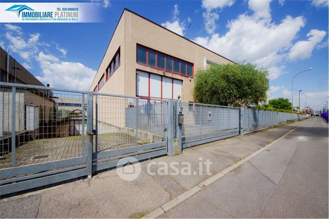 Capannone in commerciale in Via Po 49