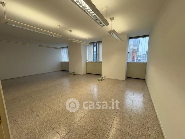 Ufficio in commerciale in Via Torino