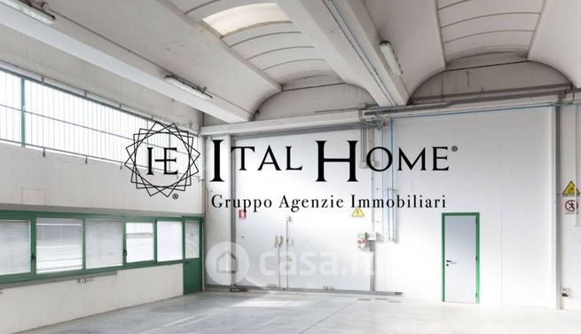 Capannone in commerciale in Via Vittorio Emanuele II