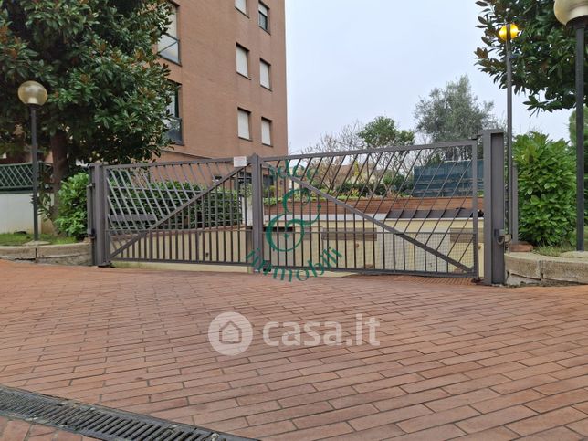 Box/posto auto in residenziale in Viale L.Ariosto 719