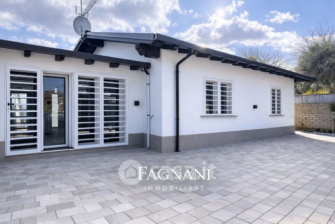 Casa bi/trifamiliare in residenziale in Via di Cori