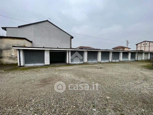 Garage/posto auto in residenziale in Via Giotto 1