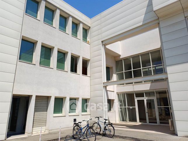 Ufficio in commerciale in 