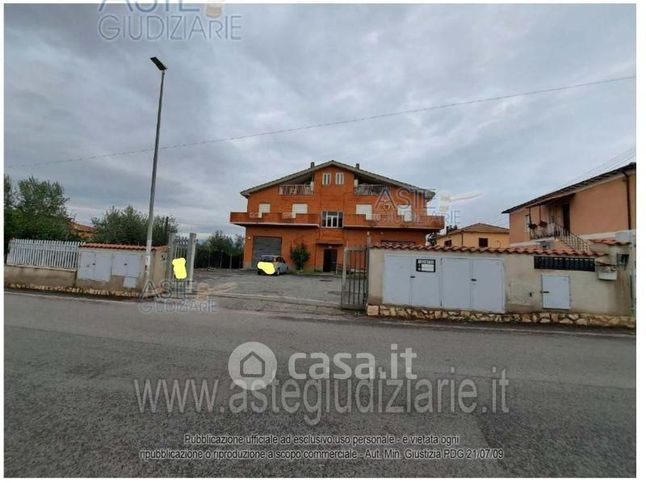 Villa in residenziale in Via del Casale di Santa Maria 61