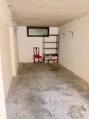 Box/posto auto in residenziale in Via Annibale Passaggi 19 r