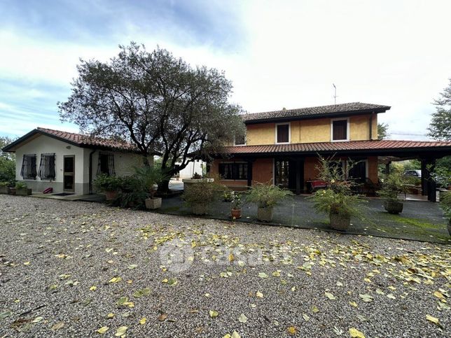 Villa in residenziale in Via Dante 54