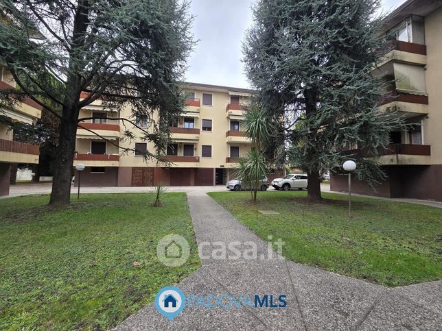 Appartamento in residenziale in Via Francesco Petrarca 13